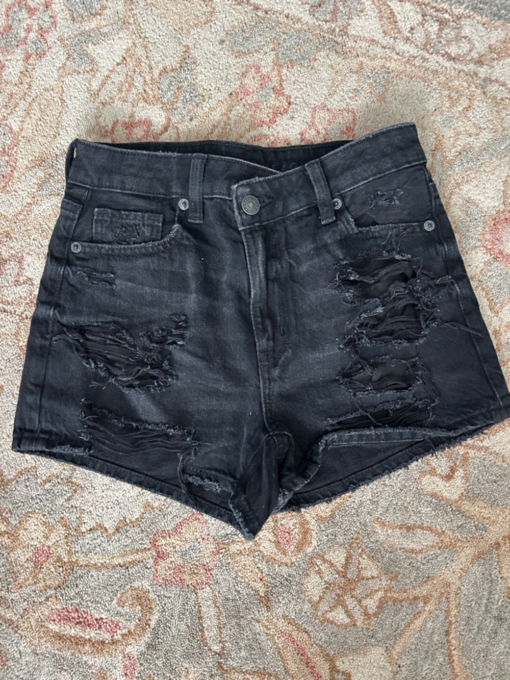 American Eagle High-Rise Distressed Women's Denim Mom Shorts - Black